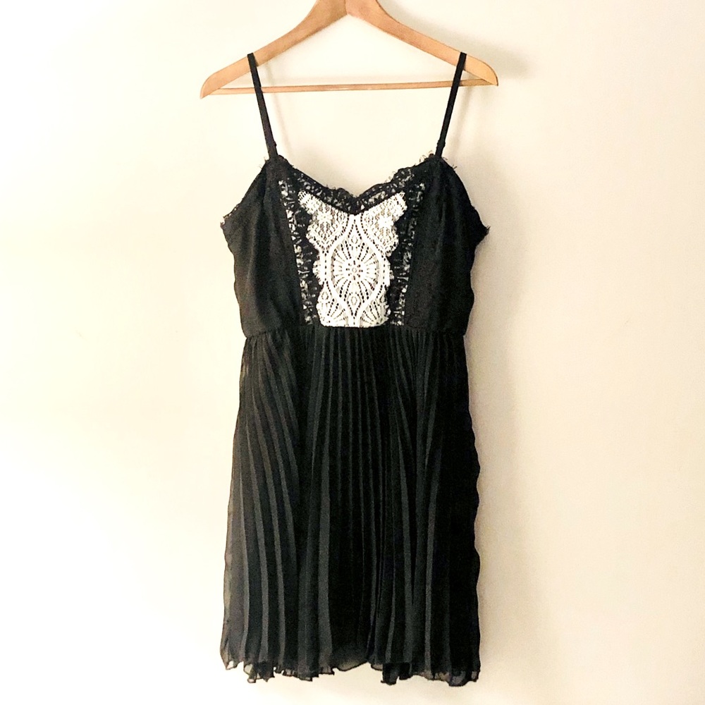 Lily Rose Black Pleated Babydoll Nightgown-Large